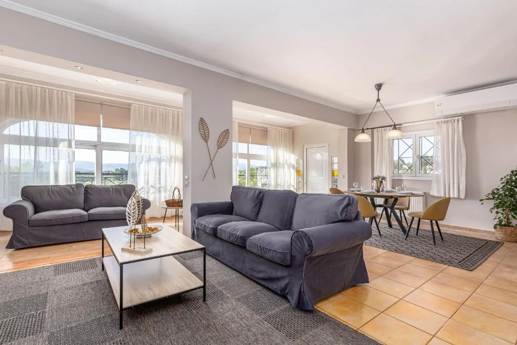 Bright living and dining area